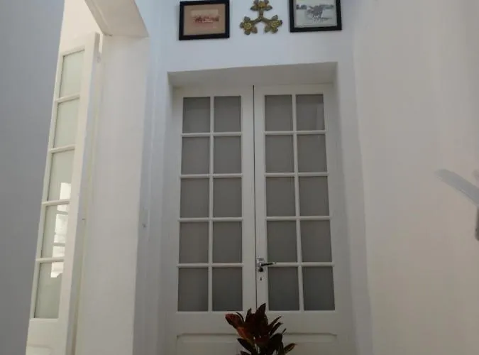 펜션 60 Indri Borg Townhouse